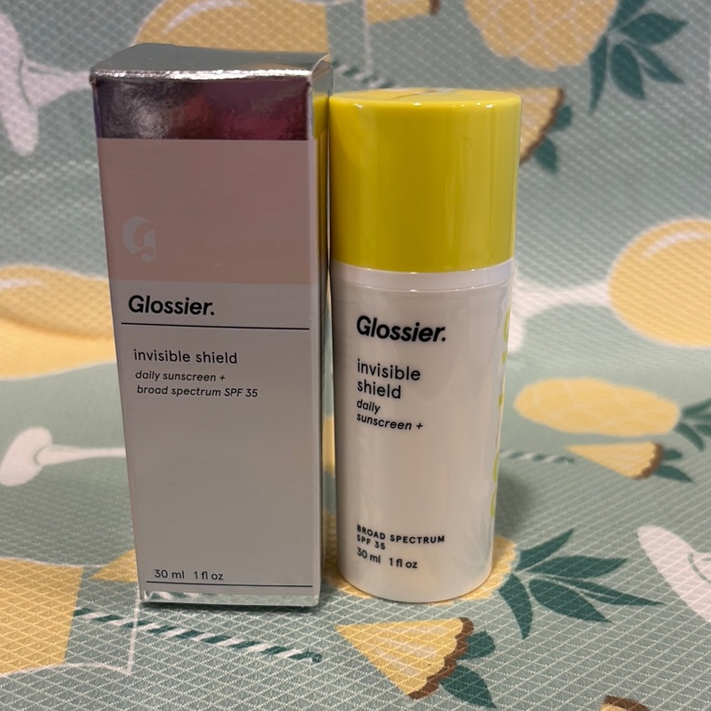 Glossier Invisible Shield SPF 35 Sunscreen - Picture 5 of 5